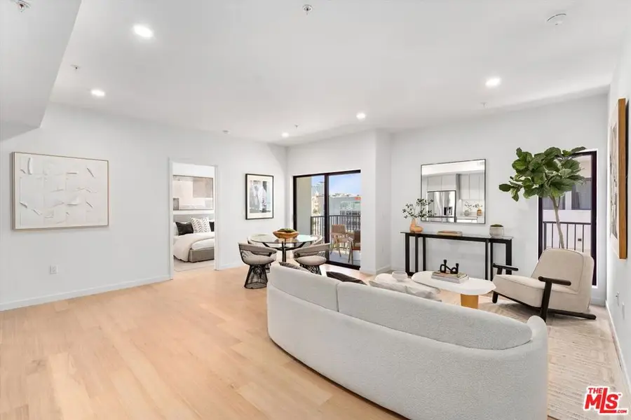 904 S New Hampshire Avenue #406, Los Angeles, CA 90006 - #3