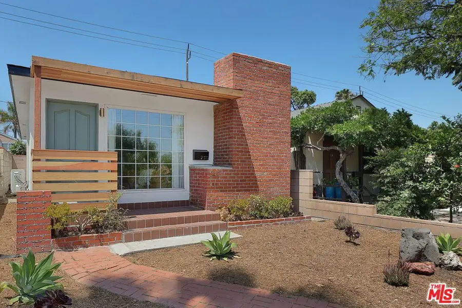 2315 W Chandler Boulevard, Burbank, CA 91506 - #2