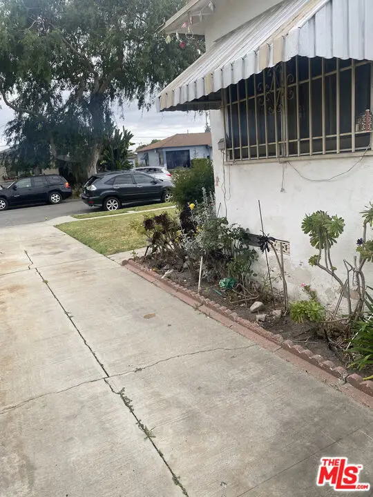 1223 E 124th Street, Los Angeles, CA 90059 - #2