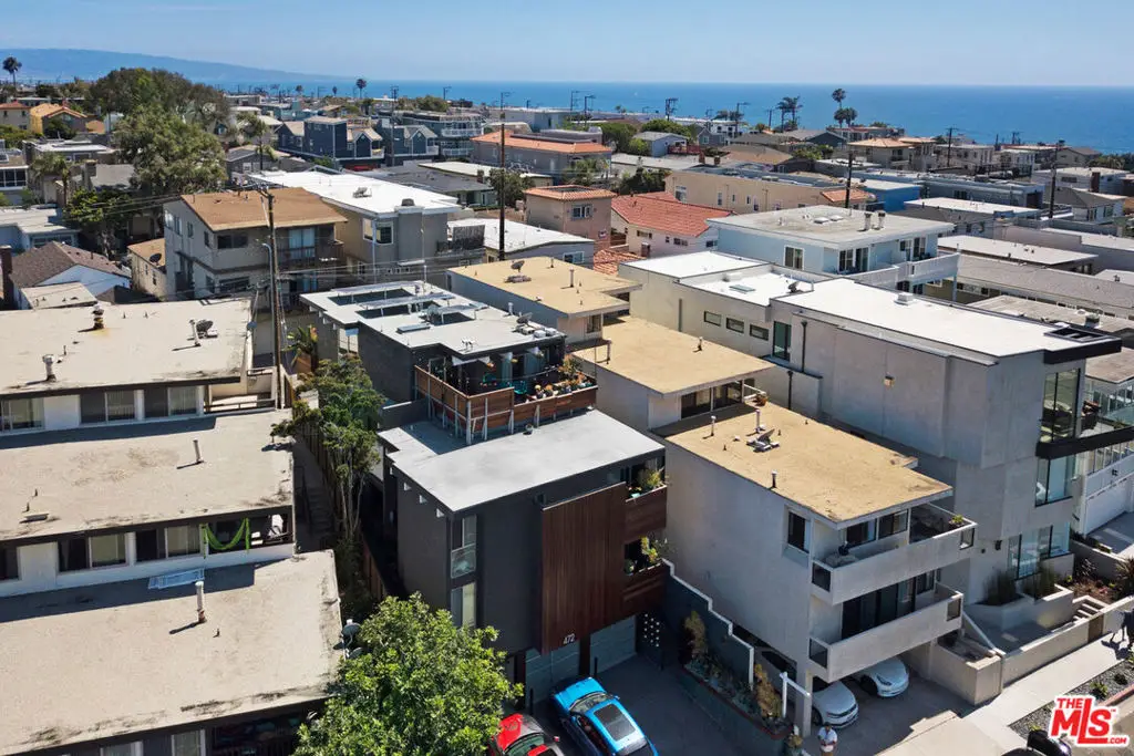 472 Rosecrans Avenue, Manhattan Beach, CA 90266 - #1