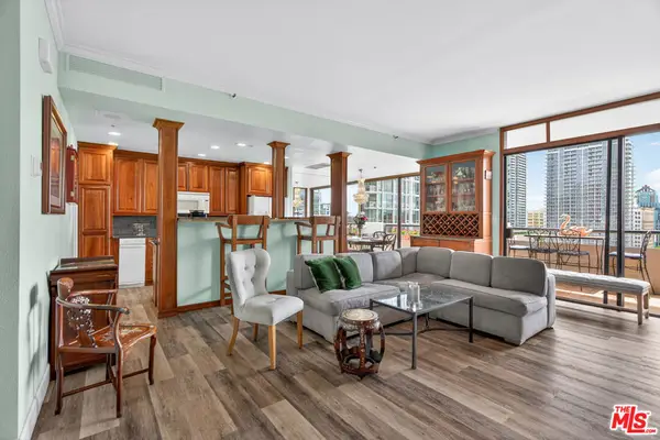 600 W 9th Street #1512, Los Angeles, CA 90015