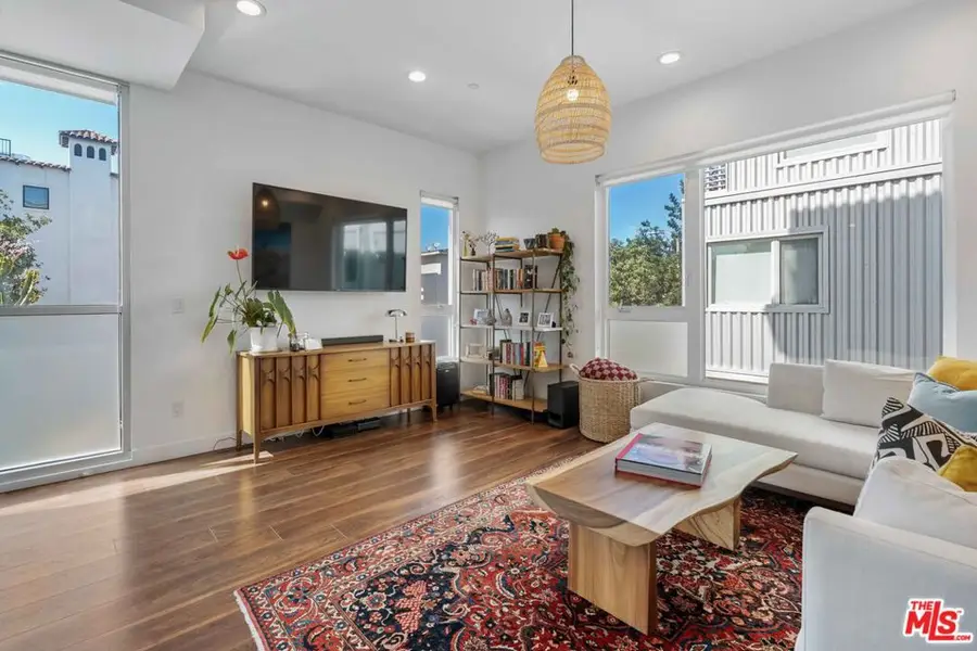 6024 W Beachwood Lane, Los Angeles, CA 90038 - #2