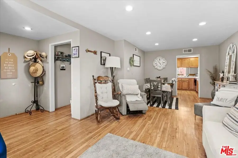 26856 Avenue Of The Oaks, Newhall, CA 91321 - #3