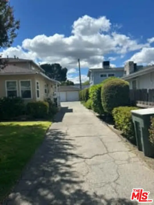 2514 W Chandler Boulevard, Burbank, CA 91505 - #3