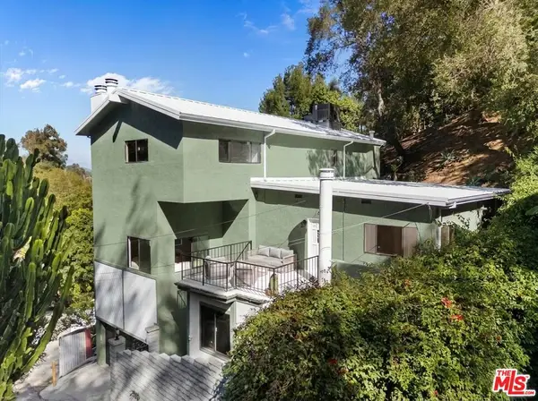 8506 Oak Court, Los Angeles, CA 90046