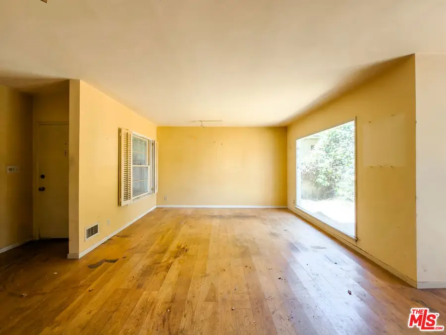 5207 Don Pio Drive, Woodland Hills, CA 91364 - #2