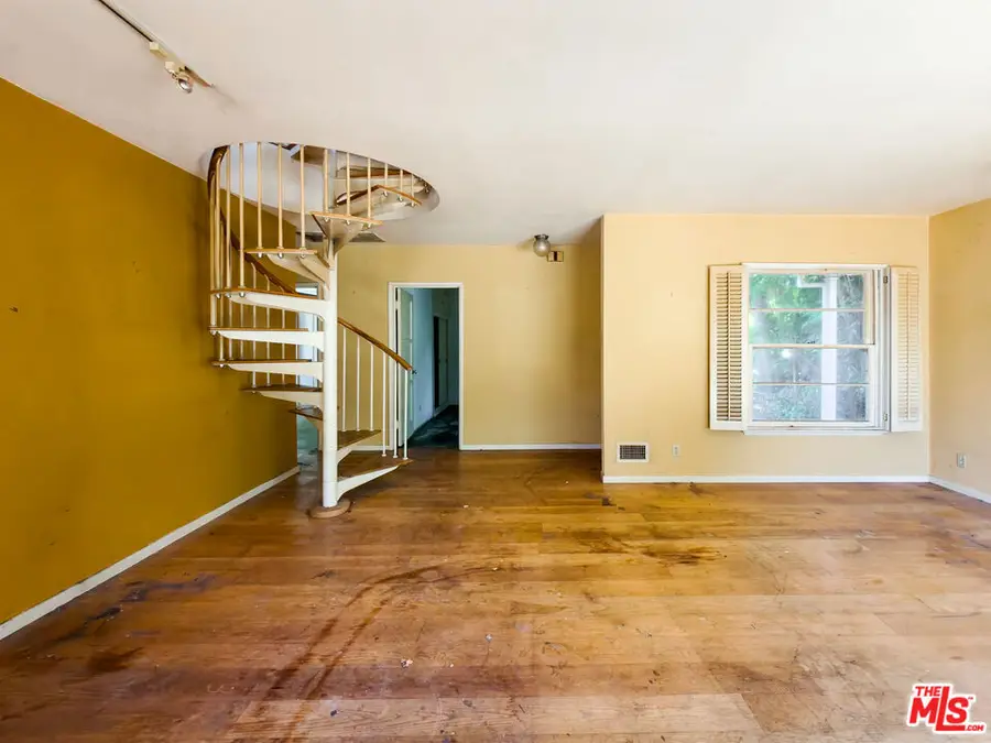 5207 Don Pio Drive, Woodland Hills, CA 91364 - #3