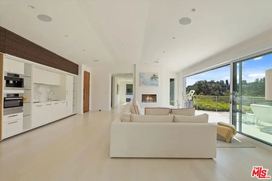 9422 Readcrest Drive, Beverly Hills, CA 90210 - #3