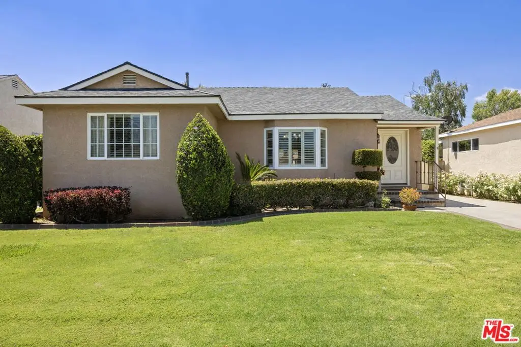 17630 Kittridge Street, Lake Balboa, CA 91406 - #1