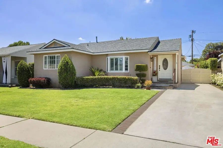 17630 Kittridge Street, Lake Balboa, CA 91406 - #2