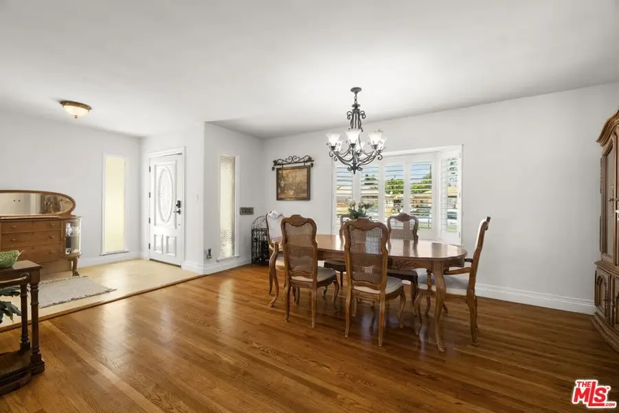 17630 Kittridge Street, Lake Balboa, CA 91406 - #3