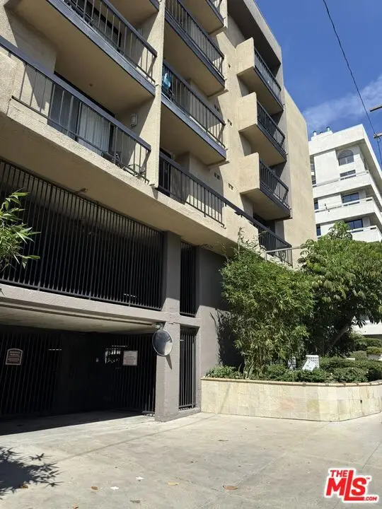 7320 Hawthorn Avenue #106, Los Angeles, CA 90046