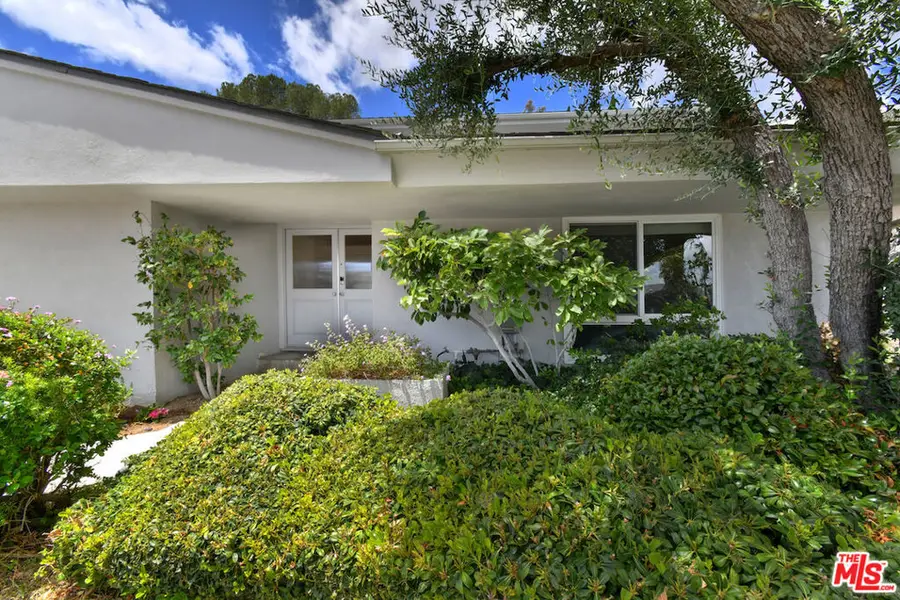 6041 Ellenview Avenue, Woodland Hills, CA 91367 - #3