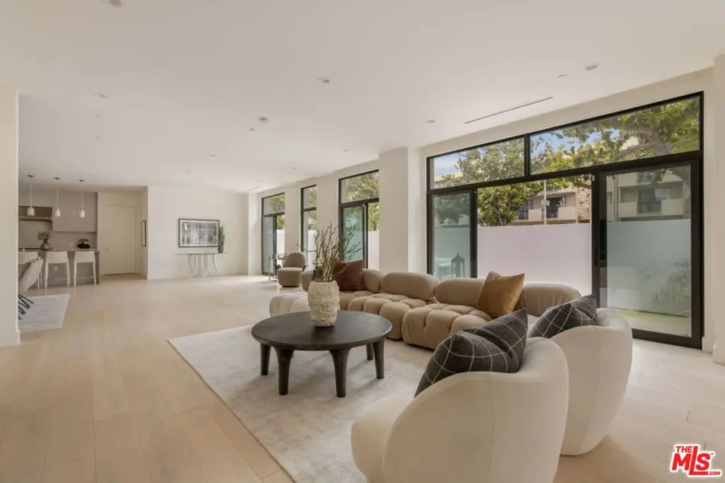 425 N Palm Drive #101, Beverly Hills, CA 90210 - #1