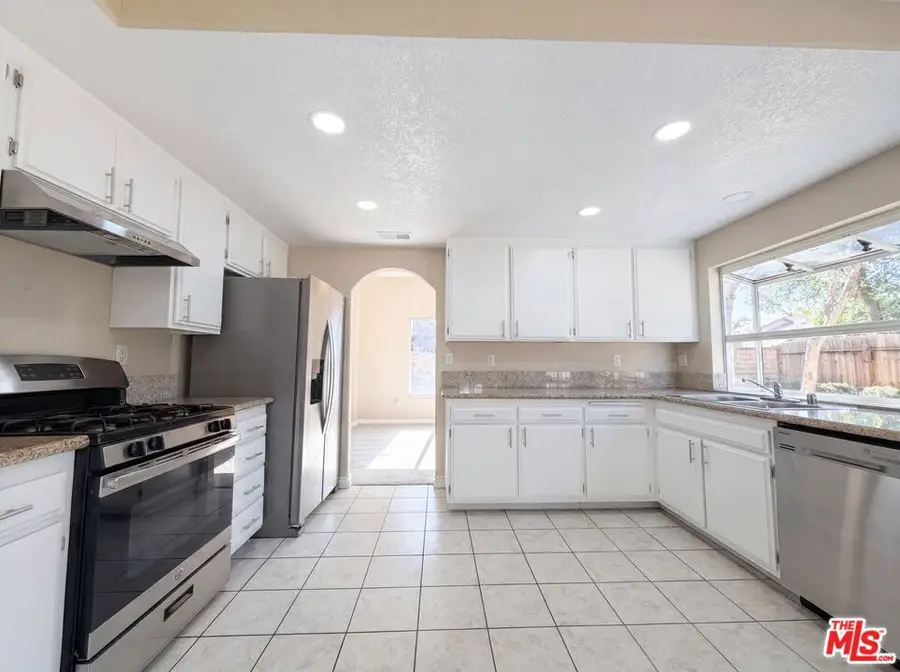 5545 W Avenue L6, Lancaster, CA 93536 - #2