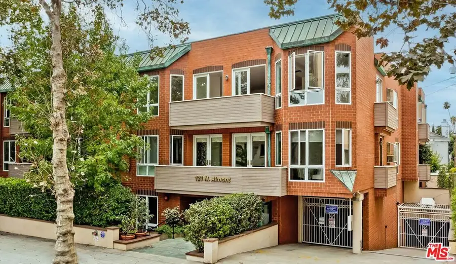 121 N Almont Drive #205, Beverly Hills, CA 90211 - #2