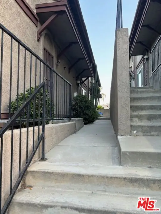 720 Waterloo Street #4, Los Angeles, CA 90026 - #2