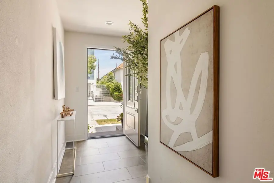 10742 Bloomfield Street, Toluca Lake, CA 91602 - #2