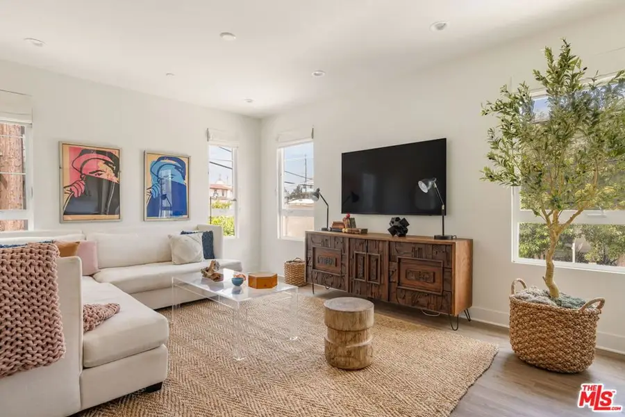 10742 Bloomfield Street, Toluca Lake, CA 91602 - #3