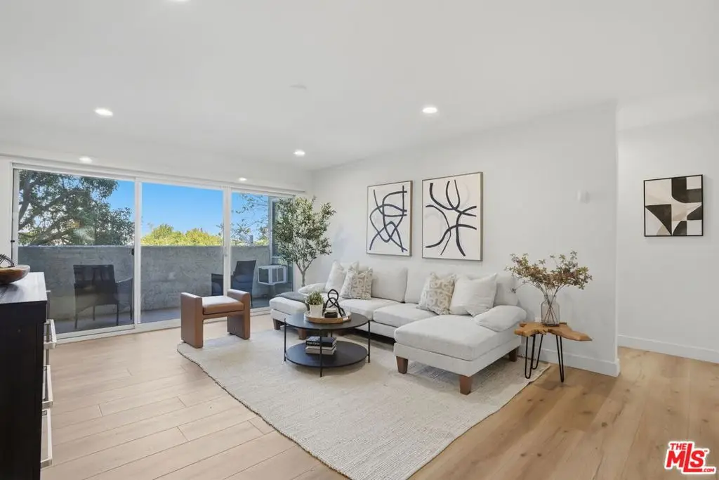8400 De Longpre Avenue #209, West Hollywood, CA 90069 - #1
