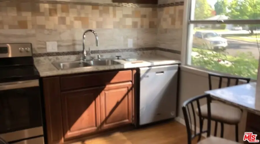 6550 Hanna Avenue, Woodland Hills, CA 91303 - #3