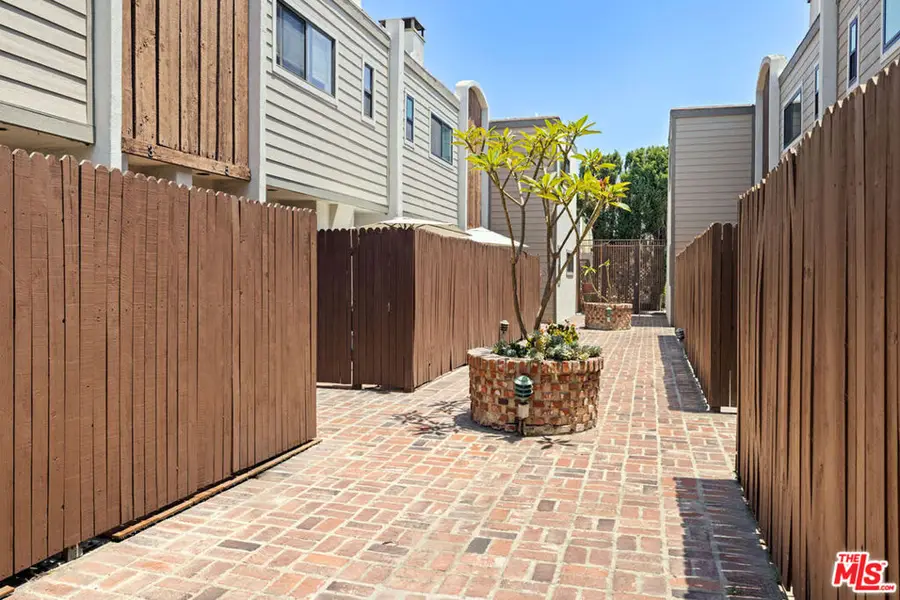 1910 Rodney Drive #9, Los Angeles, CA 90027 - #3