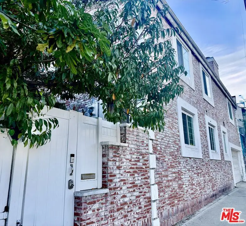 2225 N Cahuenga Boulevard, Los Angeles, CA 90068 - #2