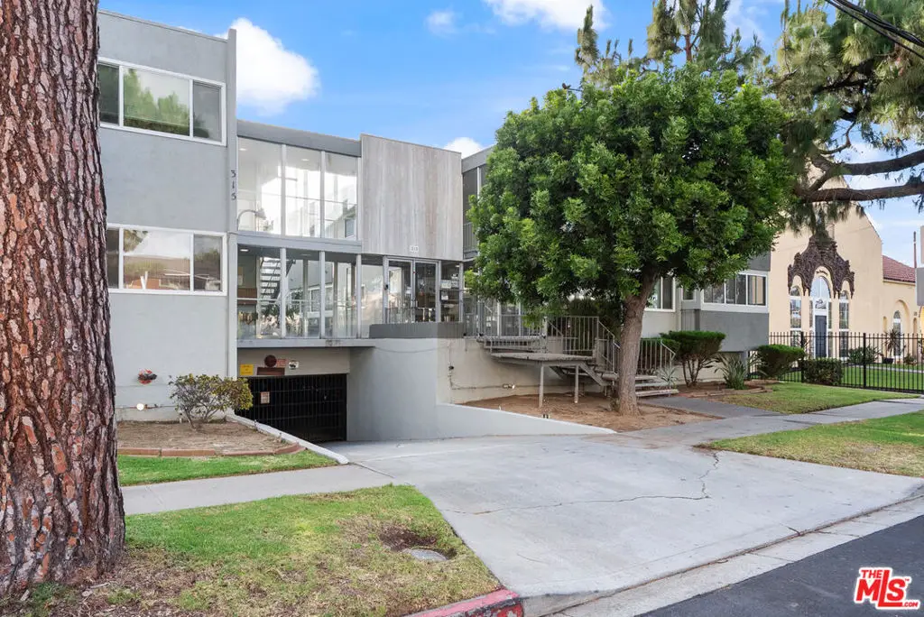 315 N Hillcrest Boulevard #19, Inglewood, CA 90301 - #1