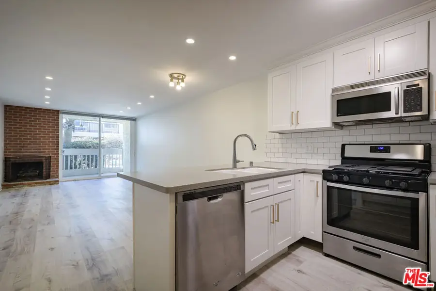 22 Navy Street #103, Venice, CA 90291 - #2