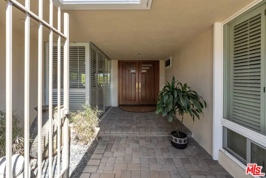 6710 S Holt Avenue, Los Angeles, CA 90056 - #2