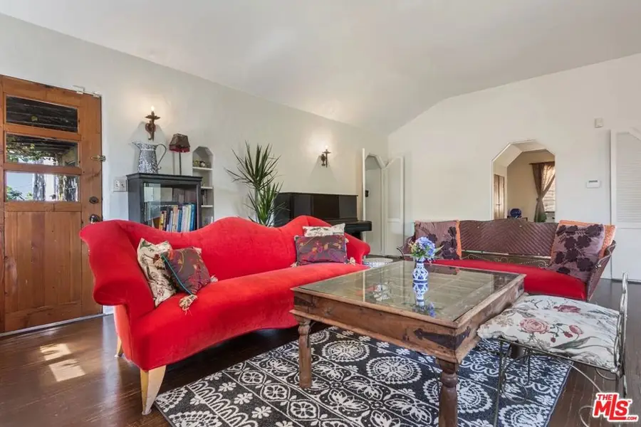 1309 Carmona Avenue, Los Angeles, CA 90019 - #2
