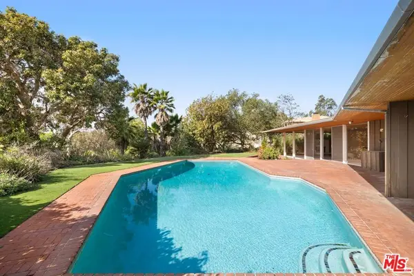 590 N Tigertail Road, Los Angeles, CA 90049