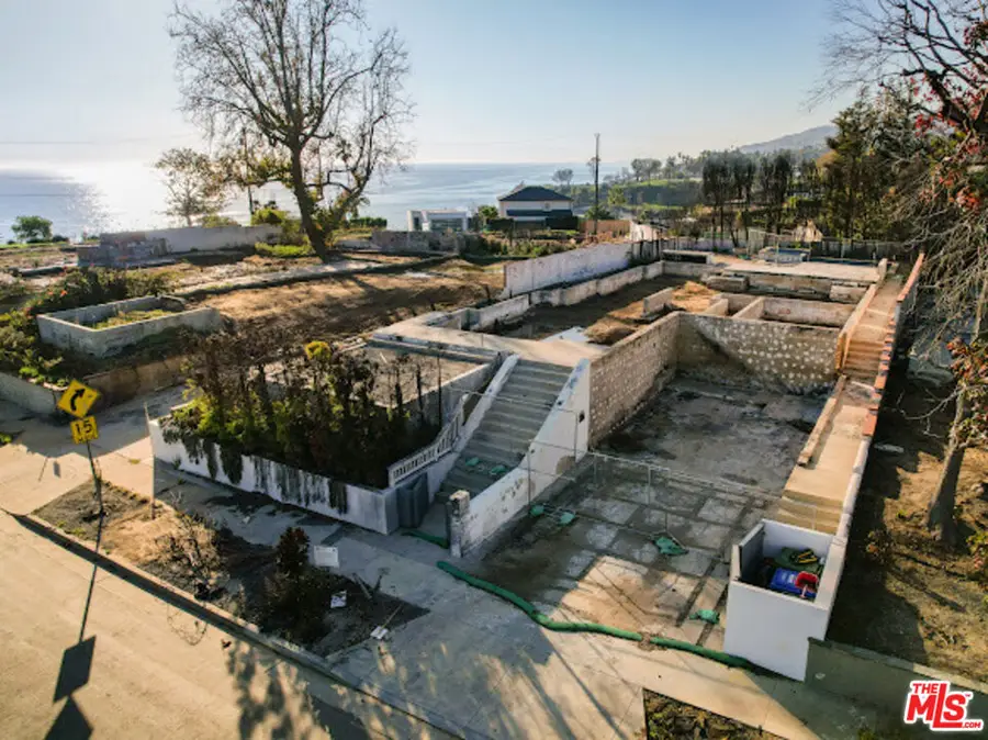 327 N Grenola Street, Pacific Palisades, CA 90272 - #3