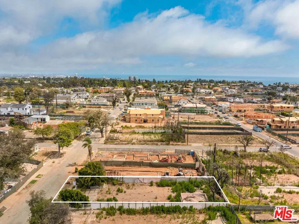 911 Hartzell Street, Pacific Palisades, CA 90272 - #1