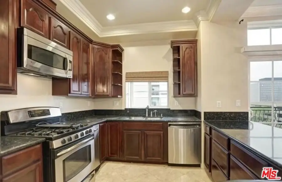 700 S Ardmore Avenue #PH1, Los Angeles, CA 90005 - #2