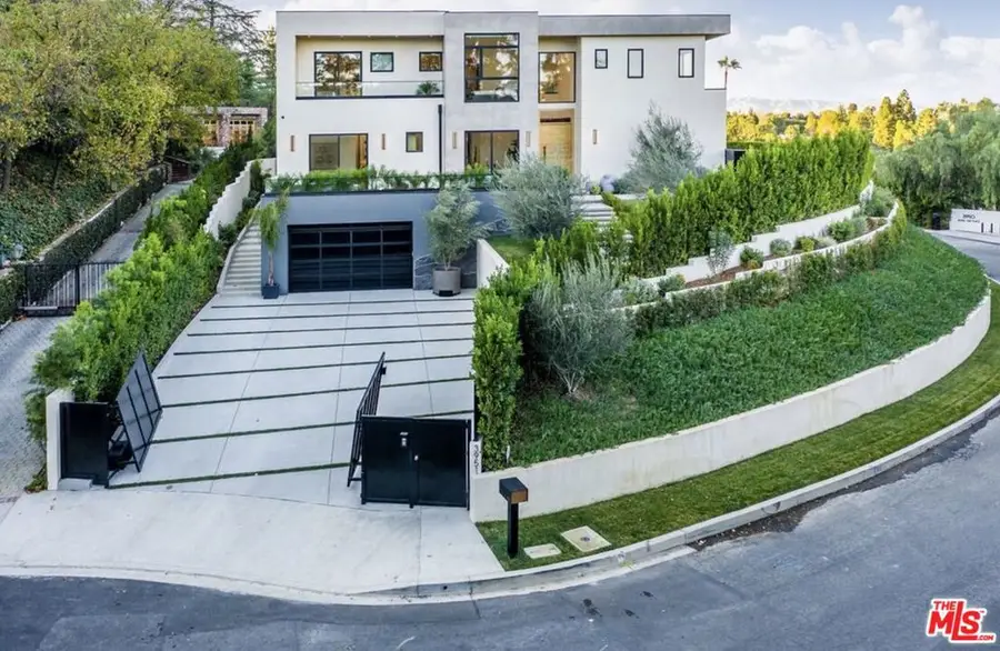 3951 Royal Oak Place, Encino, CA 91436 - #3