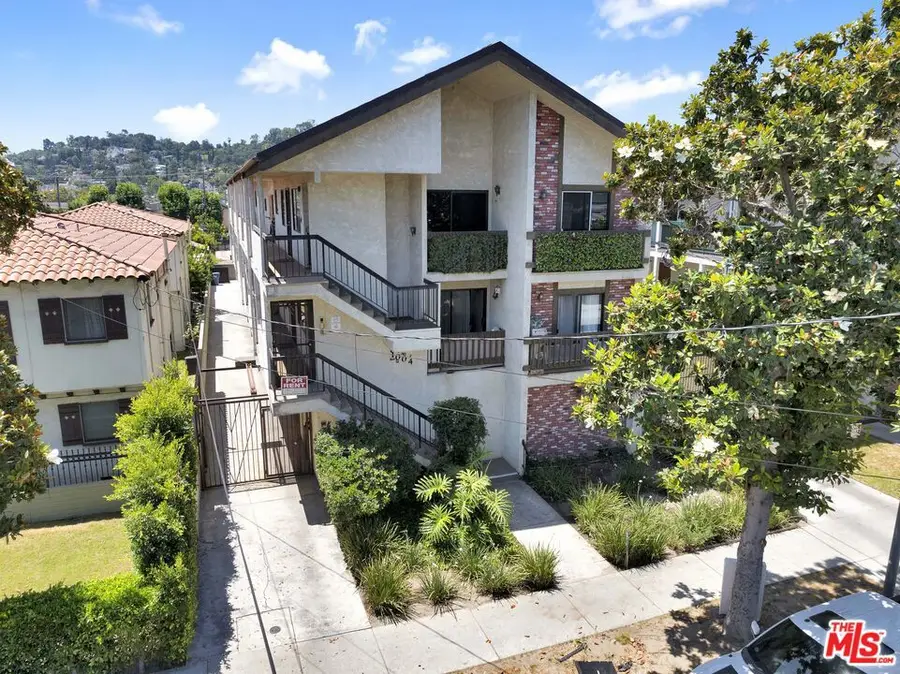1004 E Garfield Avenue, Glendale, CA 91205 - #2