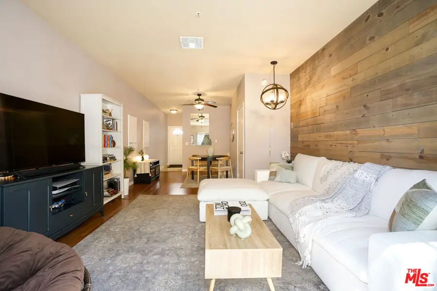 6525 Woodman Avenue #2, Valley Glen, CA 91401 - #3