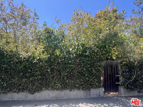 705 Superba Avenue, Venice, CA 90291
