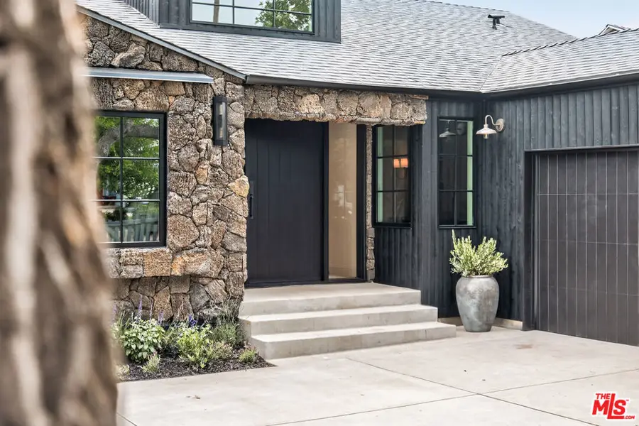 12610 Sarah Street, Studio City, CA 91604 - #2
