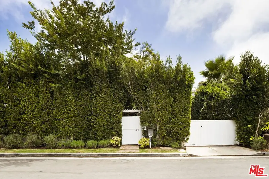 228 S Anita Avenue, Los Angeles, CA 90049 - #2