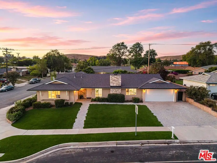 91 W Gainsborough Road, Thousand Oaks, CA 91360 - #3