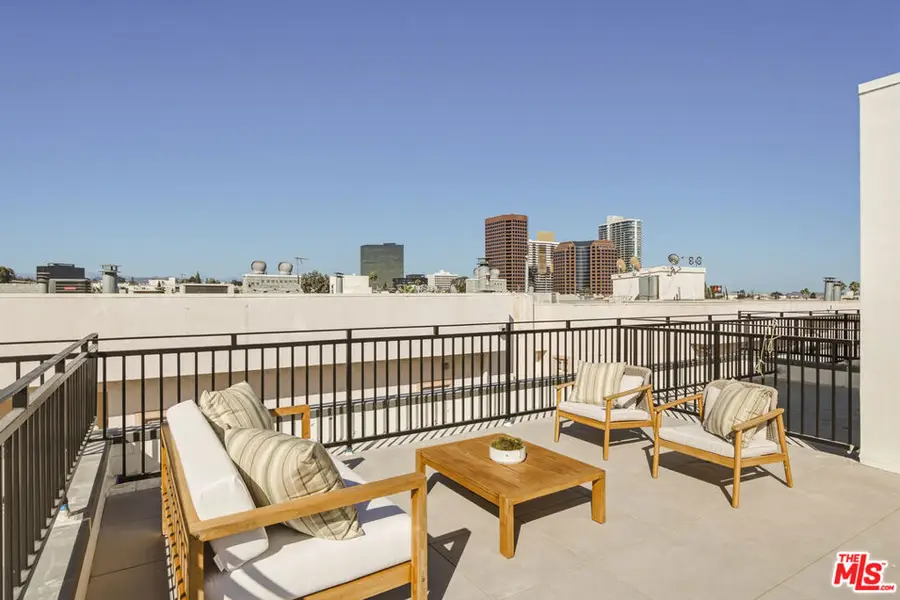 11967 Mayfield Ave #105, Los Angeles, CA 90049 - #3