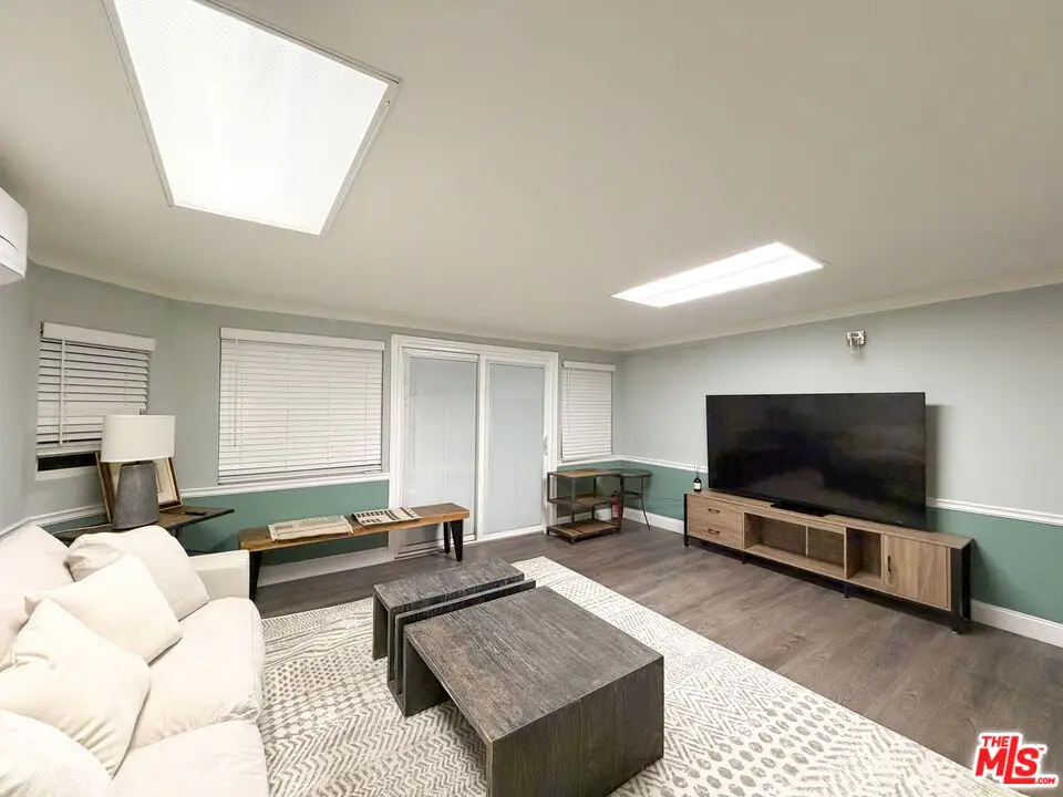 942 S Bronson Avenue, Los Angeles, CA 90019 - #1