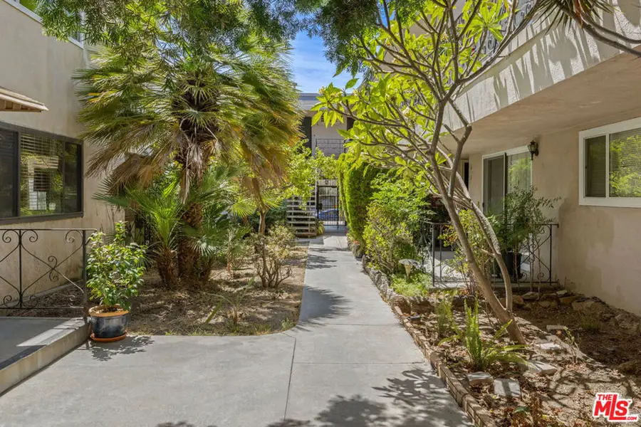 1600 N Hobart Boulevard #15, Los Angeles, CA 90027 - #2