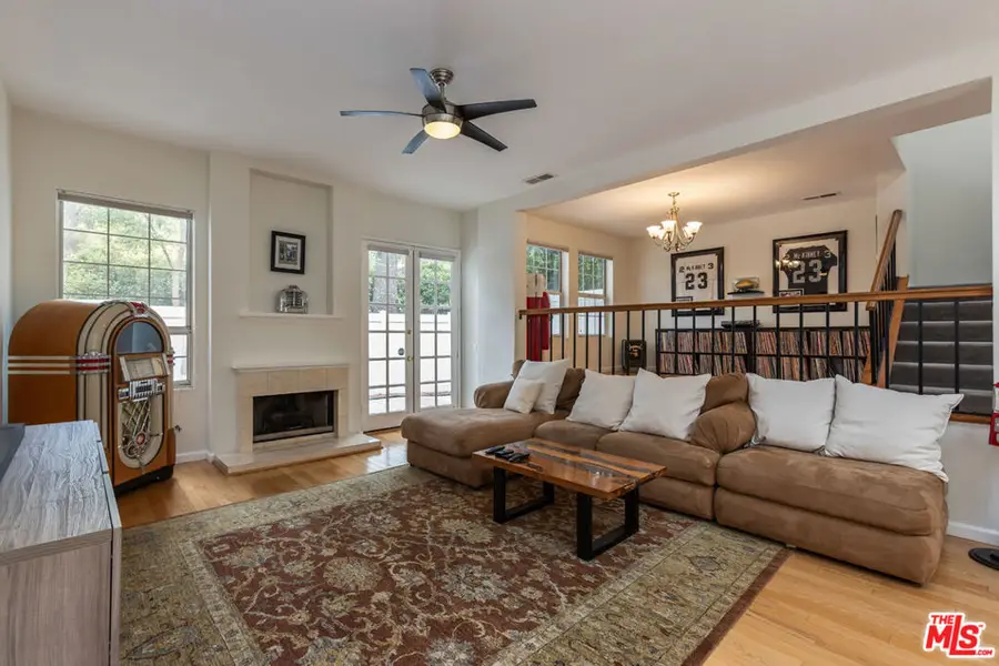 20950 Oxnard Street #10, Woodland Hills, CA 91367 - #2