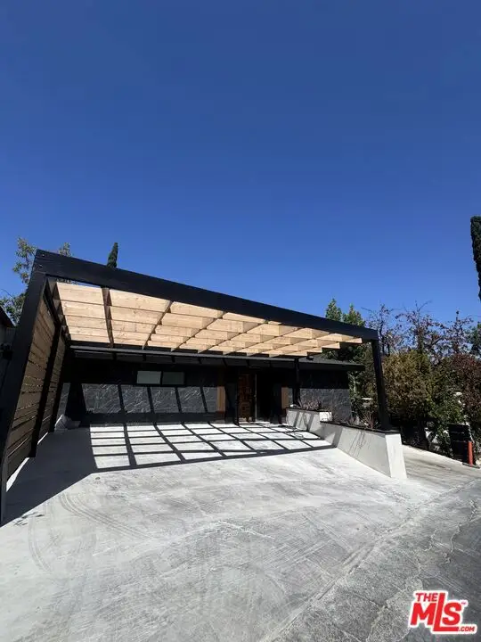 5211 Baza Avenue, Los Angeles, CA 91364