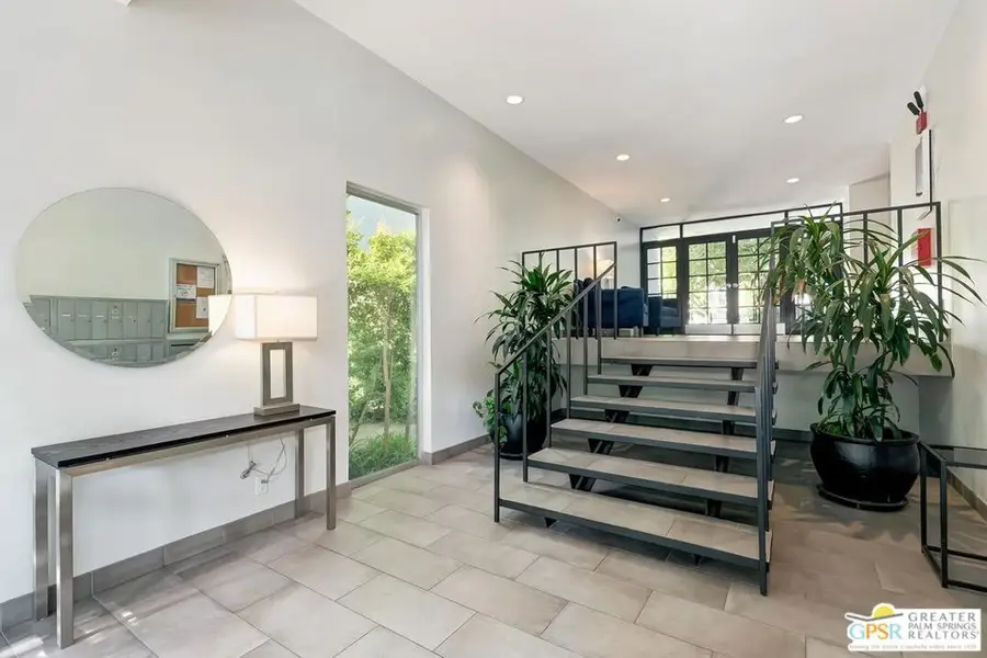 848 N Kings Road #102, West Hollywood, CA 90069 - #3