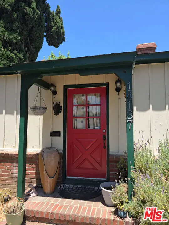 14137 Hamlin Street, Los Angeles, CA 91401