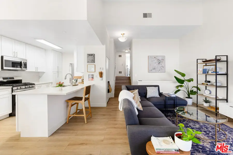 6241 Nita Avenue, Woodland Hills, CA 91367 - #2